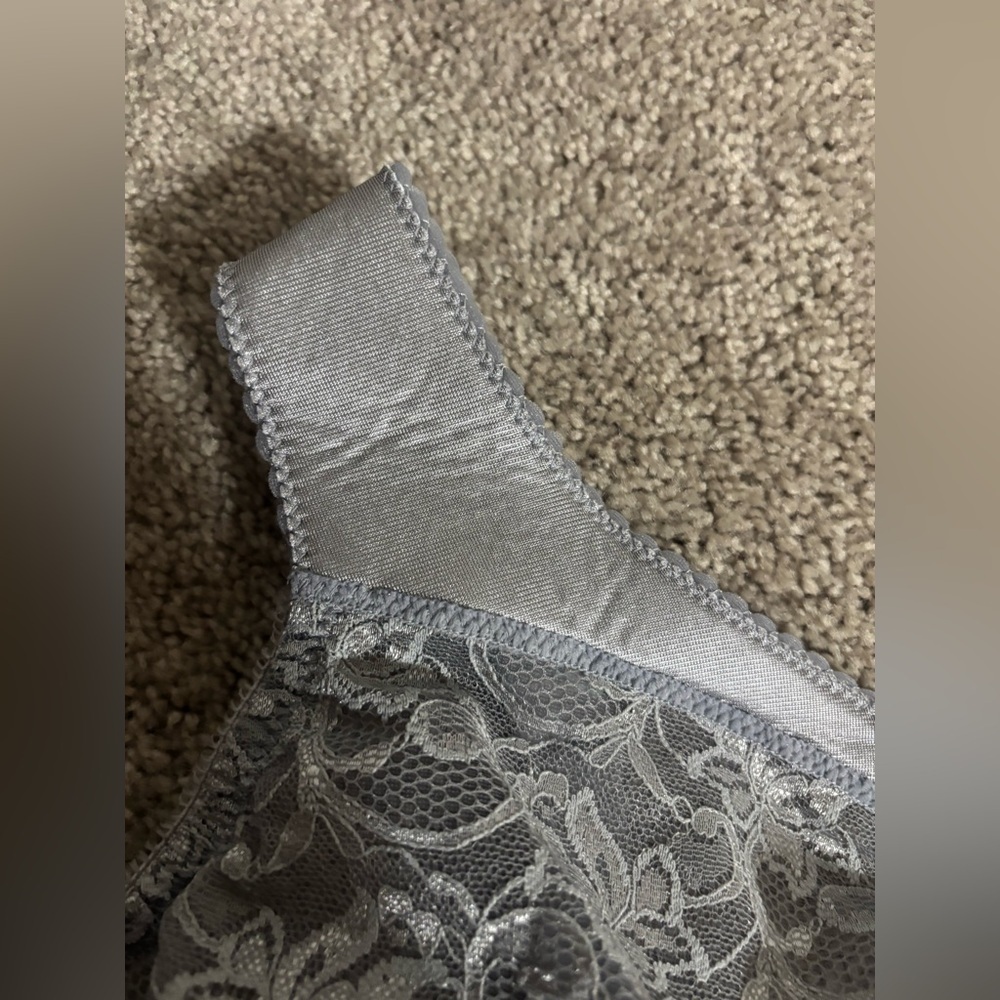 GLAMORISE Soft Grey Magic Lift Full-Figure wireless bra Support Bra
40H - Picture 4 of 12